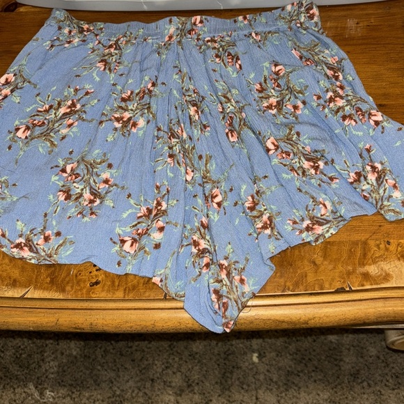 Clothing - Picture 4 of 7